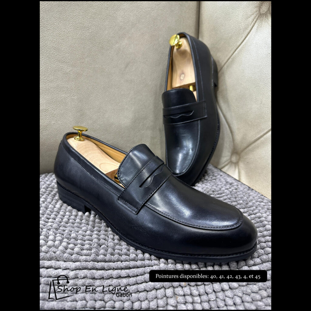 Mocassins Penny Loafers pour homme en cuir noir lisse avec embauchoirs en bois, Shop En Ligne Gabon.