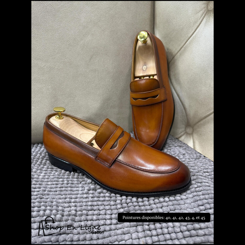 Mocassins Penny Loafers pour homme en cuir marron cognac patiné avec embauchoirs, Shop En Ligne Gabon.