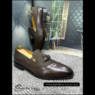 Mocassins homme marron à pampilles en cuir et textile élégants