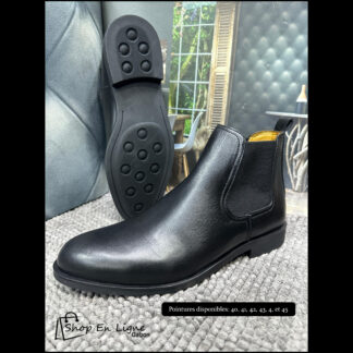 Bottes Chelsea homme en cuir noir avec semelle antidérapante noire à motifs circulaires, élastiques latéraux marrons et doublure intérieure jaune, vue de profil et semelle complète – Shop En Ligne Gabon